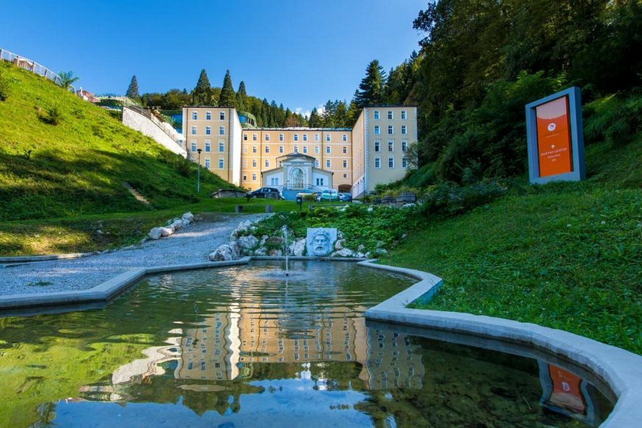 Rimske Terme - Hotel Zdraviliski Dvor Rimske Toplice Exteriör bild